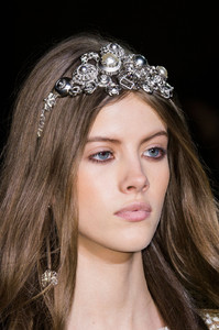Elie_Saab_Spring_2016_Details_WC4e4Tsm4q
