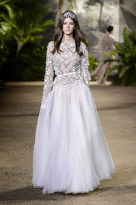Elie_Saab_Spring_2016_cJWDKFgLto9x.thumb