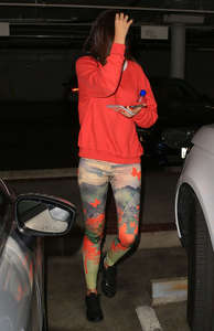 Miranda-Kerr-in-Colorful-Tights--03.thum