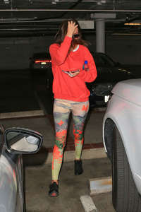 Miranda-Kerr-in-Colorful-Tights--04.thum