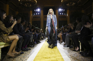 ROBERTO-CAVALLI-Ready-To-Wear-Fall-Winter-2016-Milan-7351-1456344579-bigthumb.jpg