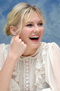 kinopoisk.ru-Kirsten-Dunst-1094218.thumb