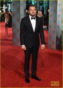 leonardo-dicaprio-baftas-2016-red-carpet-03.jpg