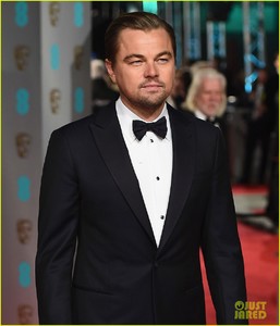 leonardo-dicaprio-baftas-2016-red-carpet-06.jpg