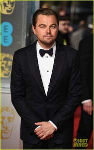 leonardo-dicaprio-baftas-2016-red-carpet-07.jpg