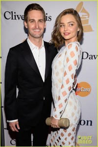 miranda-kerr-evan-spiegel-red-carpet-deb