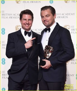 tom-cruise-congratulates-leonardo-dicaprio-at-baftas-2016-01.jpg