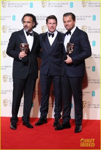 tom-cruise-congratulates-leonardo-dicaprio-at-baftas-2016-15.jpg