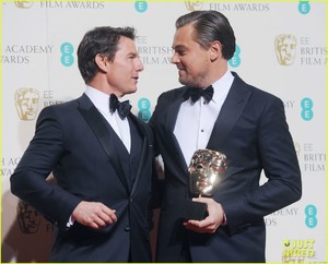 tom-cruise-congratulates-leonardo-dicaprio-at-baftas-2016-17.jpg