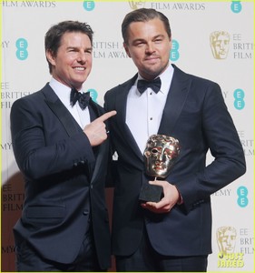 tom-cruise-congratulates-leonardo-dicaprio-at-baftas-2016-19.jpg