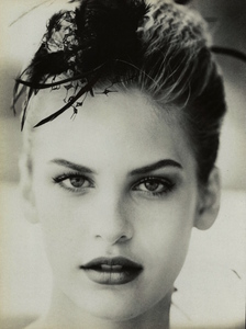 01_Photo_Arthur_Elgort_Editor_Anna_Dello_Russo_Models_Jenny_Knight_C_handra_North__Shirley_Mallmann___Astrid_Mu_oz_Hair_Ward_Makeup_Brigitte_Reiss-Andersen.jpg