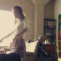 1emily.gif.ee6c1f1b7a3cf5920cc089af8b00a