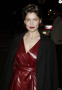 2114113-laetitia-casta-au-grand-palais-lors-du-d-950x0-2.jpg