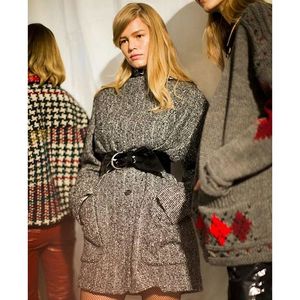 56da83c0da0bd_IsabelMarrantbackstage.thu