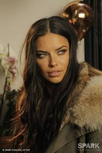 Adriana_Backstage_06.jpg