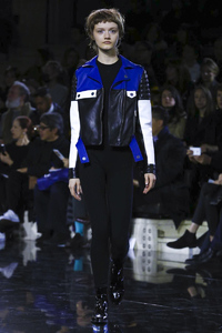 Courreges-To-Wear-Fall-Winter-2016-Paris-0103-1456914028-bigthumb.jpg