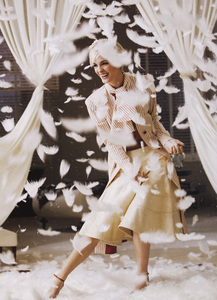 KristinaChrastekova_Wallpaper0403phMelvinSokolsky_LetTheRainCome_02.jpg
