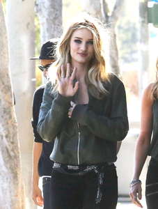 Rosie-Huntington-Whiteley-at-Troubadour-