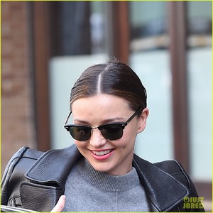 miranda-kerr-reveals-how-she-stays-posit