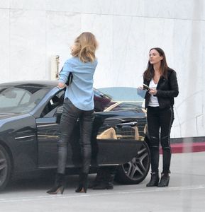 rosie-huntington-whiteley-has-a-car-acci