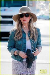 sarah-michelle-gellar-rocks-floppy-hat-i