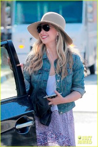 sarah-michelle-gellar-rocks-floppy-hat-i