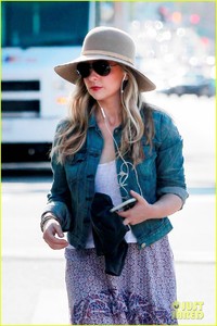 sarah-michelle-gellar-rocks-floppy-hat-i