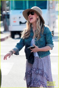 sarah-michelle-gellar-rocks-floppy-hat-i