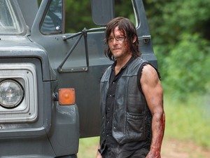 the-walking-dead-episode-609-daryl-reedus-9351_FULL.jpg