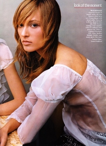 us_vogue_june_2001_38.thumb.jpg.fb475eb4