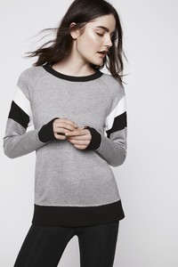 xs1658046a_joni_sweatshirt_463_light_heather_grey_1983.jpg
