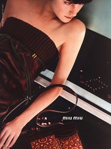 1468679918-024-miu-miu-theredlist.jpg