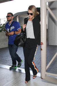 57053d904aeca_RosieHuntingtonWhiteleyRos