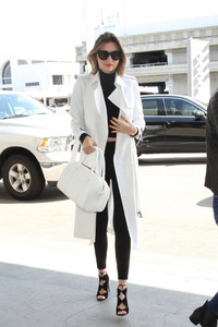 570c23ab9a722_MirandaKerrisseenatLAXuwSn
