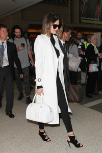 570c23e250832_MirandaKerrisseenatLAXHkLs