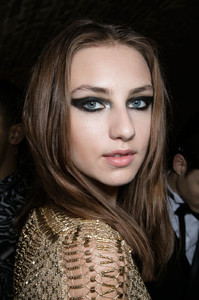 Julien+Macdonald+Bks+Bis+Fall+2016+Backstage+3vOpoD-EYbgx.jpg