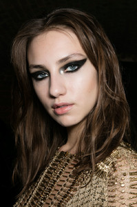 Julien+Macdonald+Bks+Bis+Fall+2016+Backstage+FlyuujTvfBMx.jpg