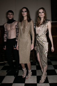 Julien+Macdonald+Bks+Bis+Fall+2016+Backstage+FQZIuqjh5jKx.jpg