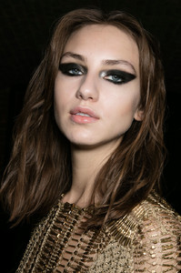 Julien+Macdonald+Bks+Bis+Fall+2016+Backstage+TOdcl4SORstx.jpg