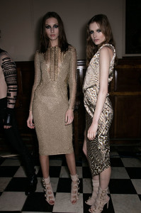 Julien+Macdonald+Bks+Bis+Fall+2016+Backstage+VUr_Suyxjhgx.jpg