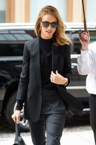 Rosie+Huntington+Whiteley+Rosie+Huntington+0utasIjQqoox.jpg