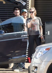 Behati-Prinsloo-Leaving-Nobu-Restaurant--07-662x934.jpg