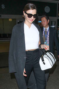 Miranda-Kerr-at-LAX-Airport-in-LA--12.jpg