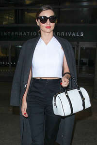 Miranda-Kerr-at-LAX-Airport-in-LA--13.jpg