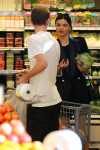 Miranda-Kerr-at-grocery-shopping-in-Mali