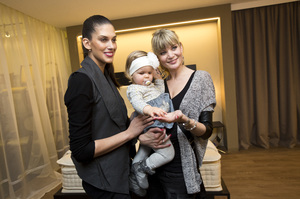 Opening_Johann_Malle_Cestlice_Aneta_Vignerova_Iveta_Vitova_s_dcerou_Anetkou.JPG