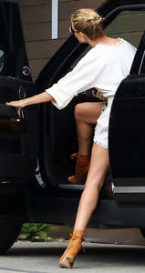 Rosie-Huntington-Whiteley-in-Short-White