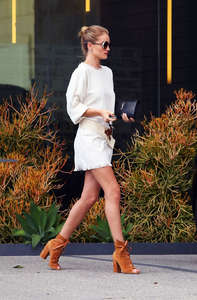 Rosie-Huntington-Whiteley-in-Short-White