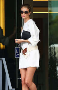 Rosie-Huntington-Whiteley-in-Short-White