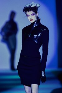 THIERRY-MUGLER-SPRING-1997-RTW-084.jpg